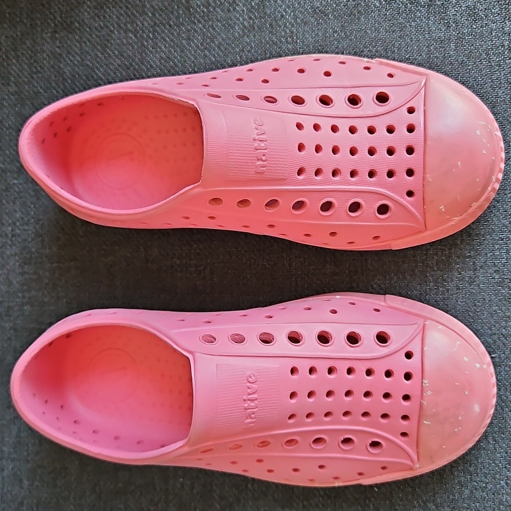 Two Pair Of Kids Water Shoes - Keen and Native - Picture 10 of 13